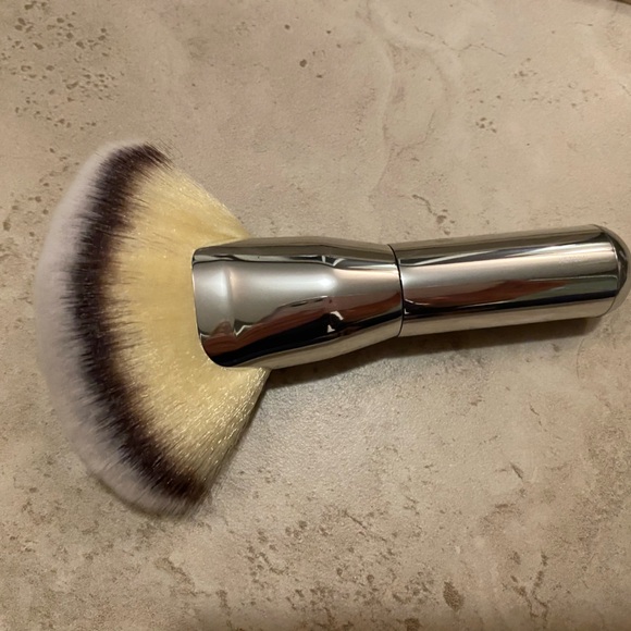 it cosmetics fan brush - Picture 5 of 7
